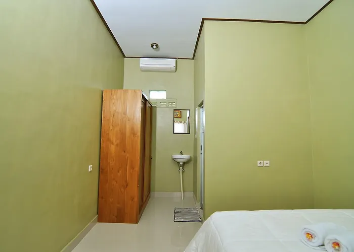 Pensión Cempaka Mas 2*